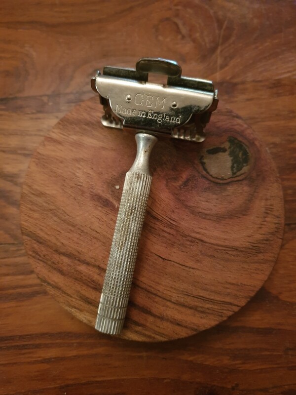 GEM ENGLISH RAZOR