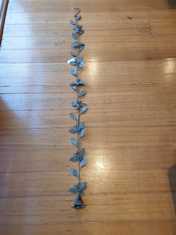 BEE HANGING CHAIN BELL "NEW"