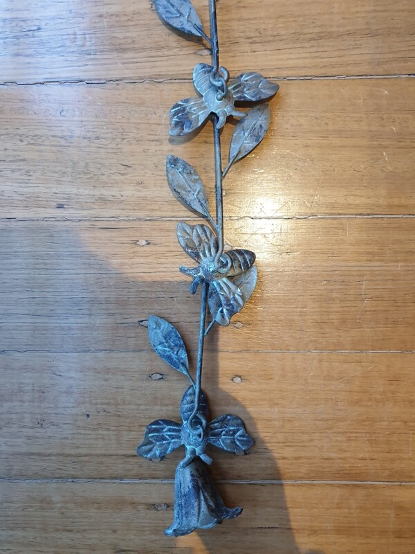 BEE HANGING CHAIN BELL "NEW"