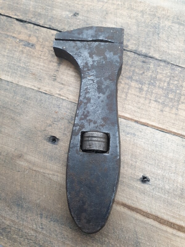 ABINGDON VINTAGE FISH BELLY WRENCH