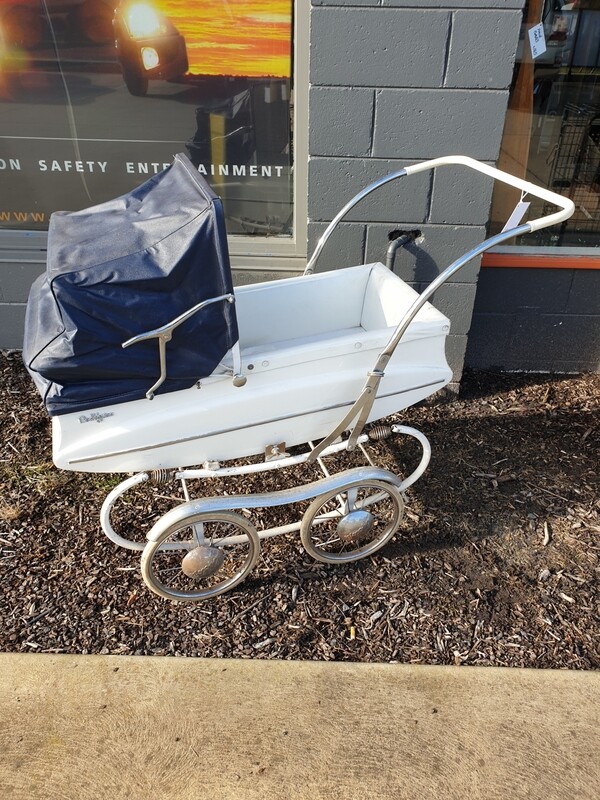 VINTAGE CYCLOPS PEDIGREE PRAM