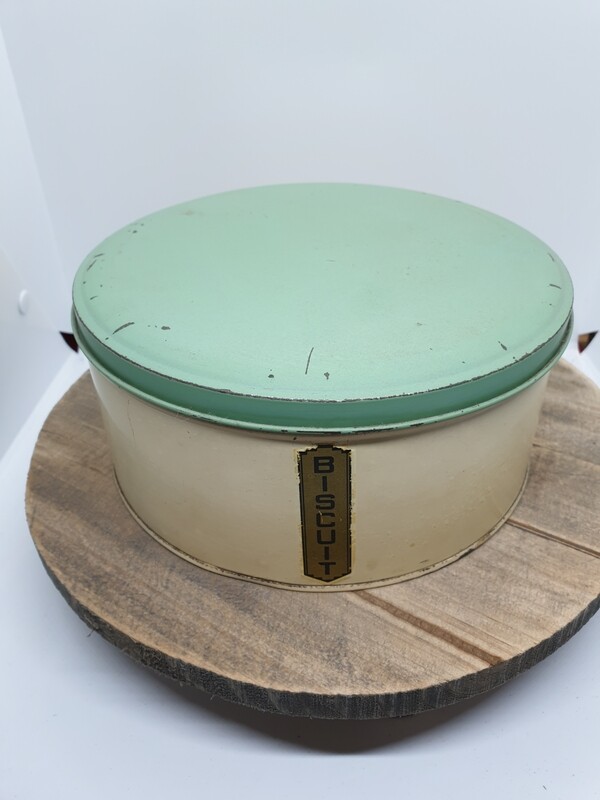 WILLOW VINTAGE BISCUIT TIN
