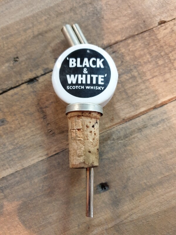 BLACK & WHITE SCOTCH WHISKY CERAMIC POURER