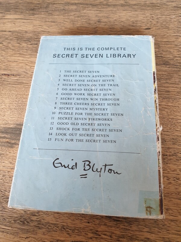 ENID BLYTON LOOK OUT SECRET SEVEN HARDBACK