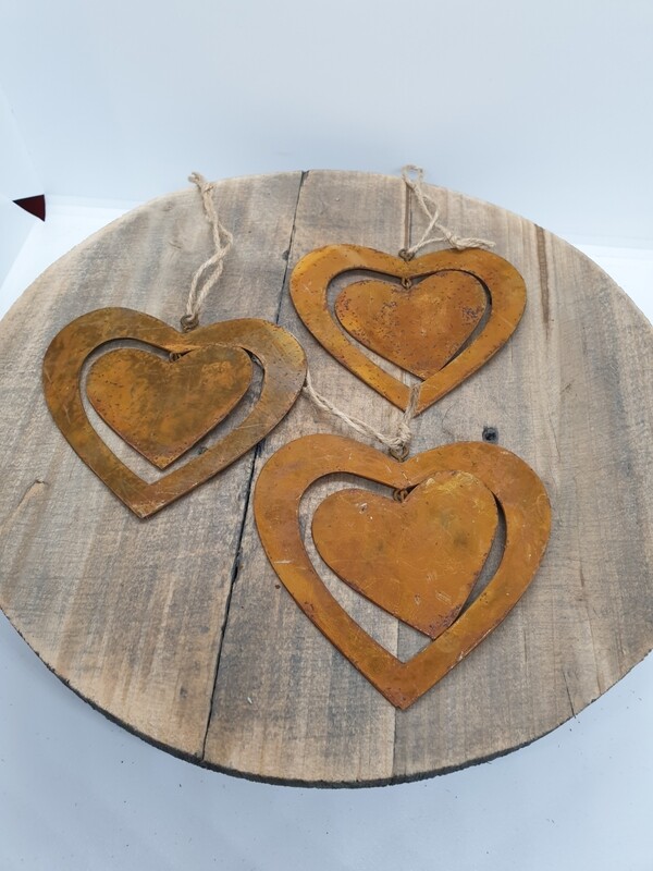METAL HANGING HEARTS SET 3