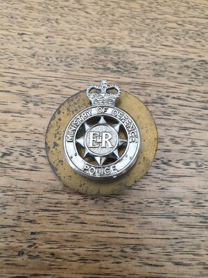 MINISTRY OF DEFENCE POLICE COLLAR BADGE