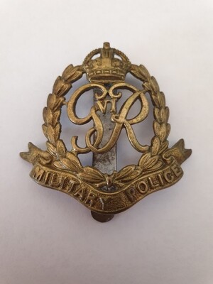WW1 KING GEORGE V1 MILITARY POLICE HAT BADGE WITH SLIDER