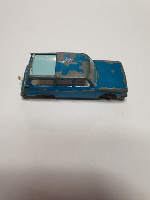 LESNEY MATCHBOX STUDEBAKER LARK WAGONAIRE  NO.42