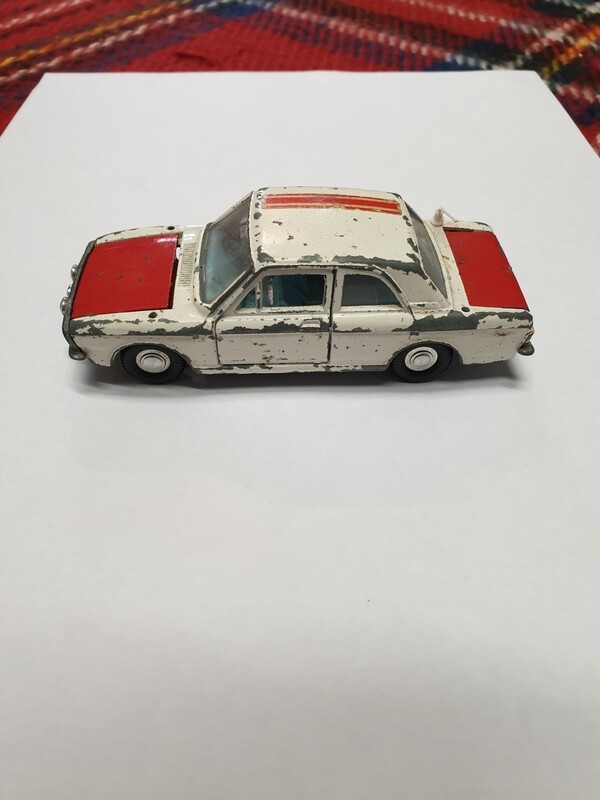 DINKY FORD CORTINA