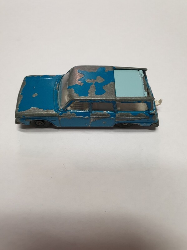 LESNEY MATCHBOX STUDEBAKER LARK WAGONAIRE  NO.42