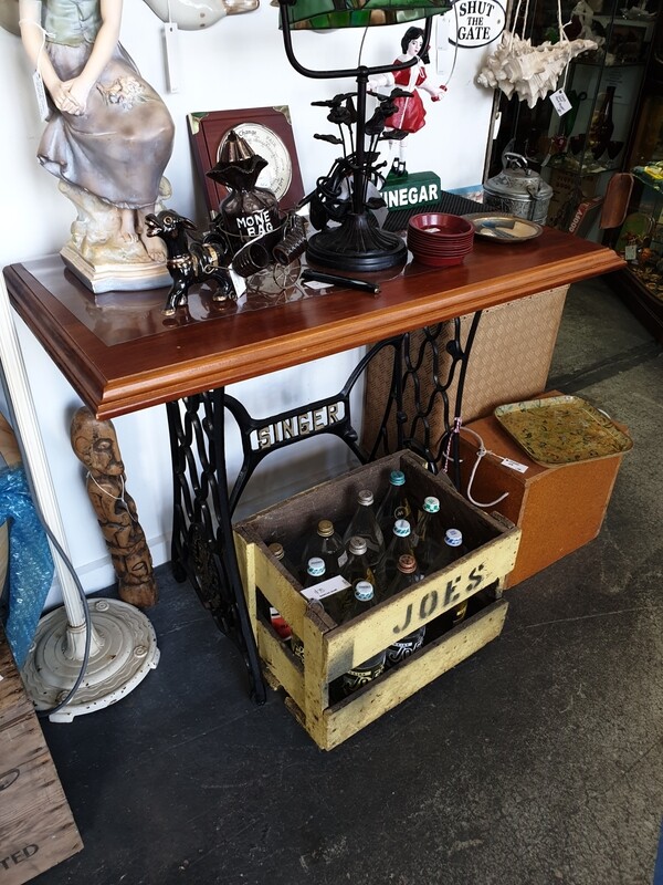 SINGER TREADLE TABLE