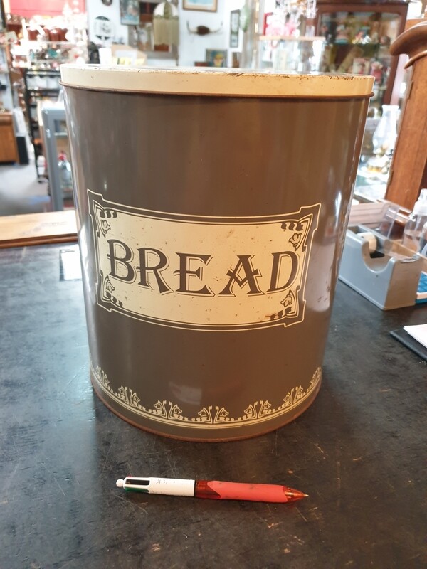 VINTAGE BREAD BIN/TIN ROBERTS TEA ROOMS