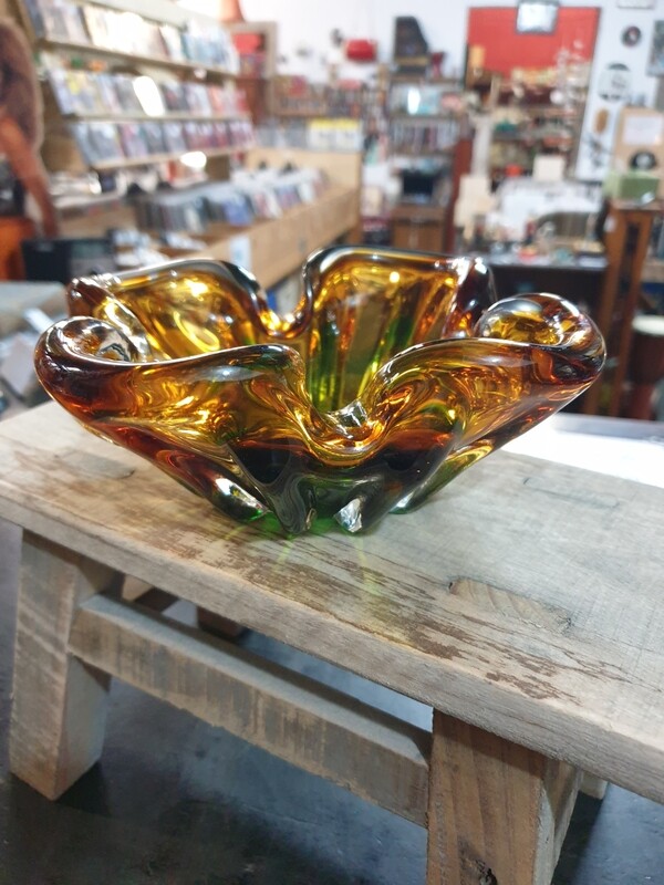 ART GLASS  HEAVY ASH TRAY BOWL
