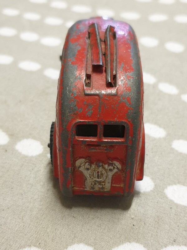 DINKY STREAMLINED FIRE ENGINE NO.250