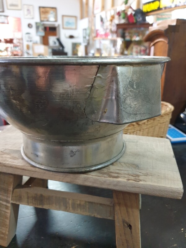 VINTAGE FRENCH METAL MIXING BOWL WITH HANDLES