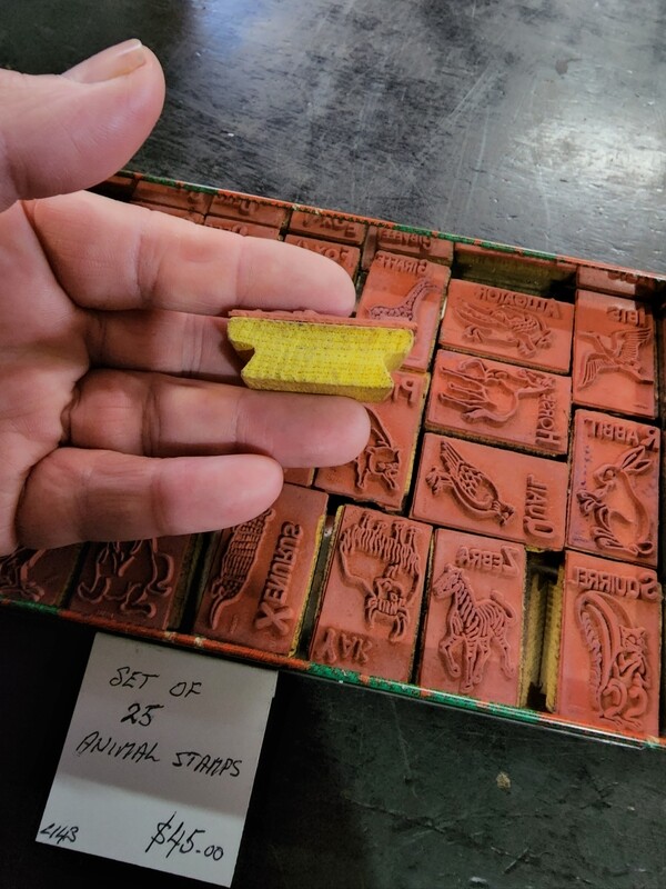 SET 25 VINTAGE TIMBER RUBBER ANIMAL STAMPS