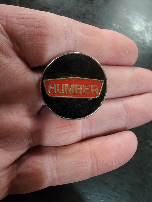 HUMBER PIN BACK BADGE