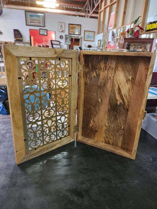 HANDCRAFTED TIMBER & METAL WALL MOUNTED KEY HOLDER BOX "NEW"