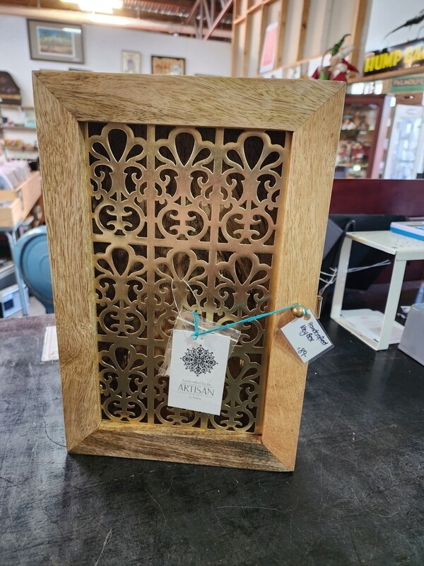 HANDCRAFTED TIMBER & METAL WALL MOUNTED KEY HOLDER BOX "NEW"