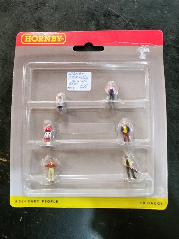 HORNBY FARM PEOPLE R564 00 GAUGE