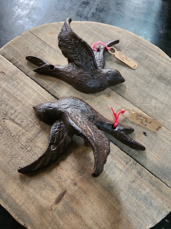 FLYING BIRD HOOK CAST IRON