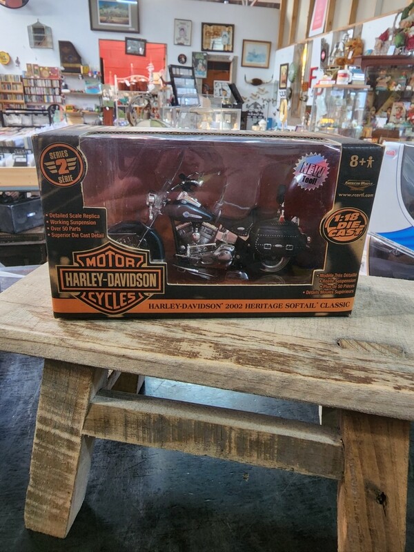 HARLEY DAVIDSON ERTL 2002 HERITAGE SOFTAIL CLASSIC