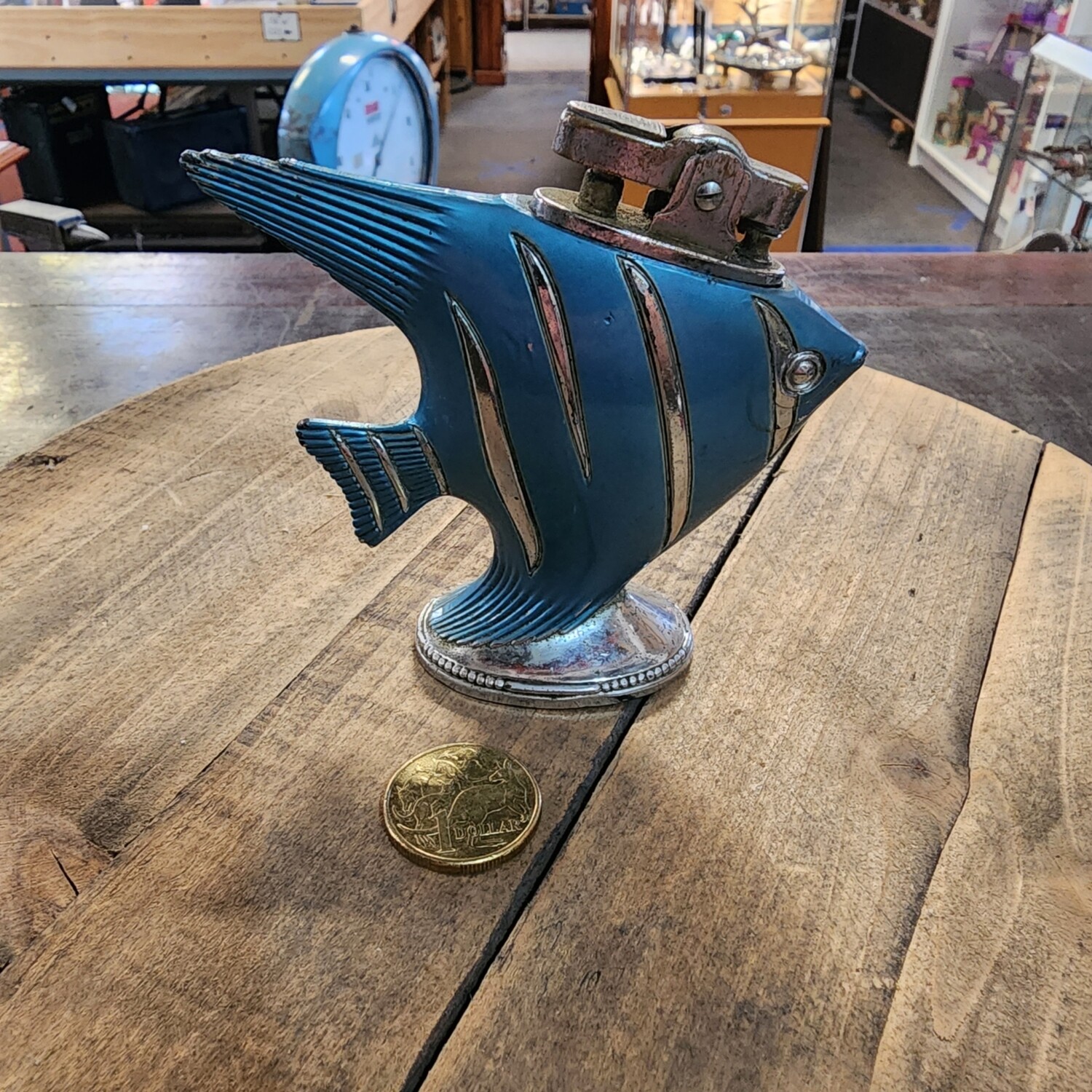 VINTAGE ANGEL FISH TABLE LIGHTER