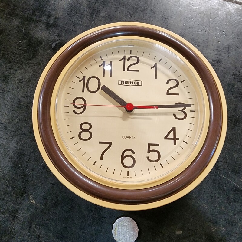 NAMCO QUARTZ RETRO WALL CLOCK