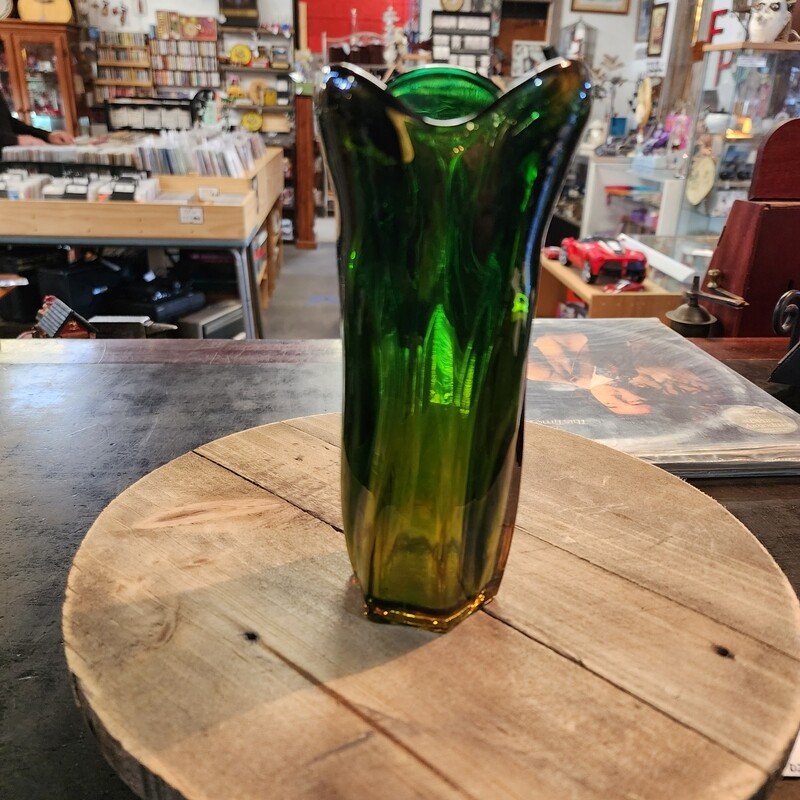 GREEN WITH ORANGE TINGE ART GLASS VASE