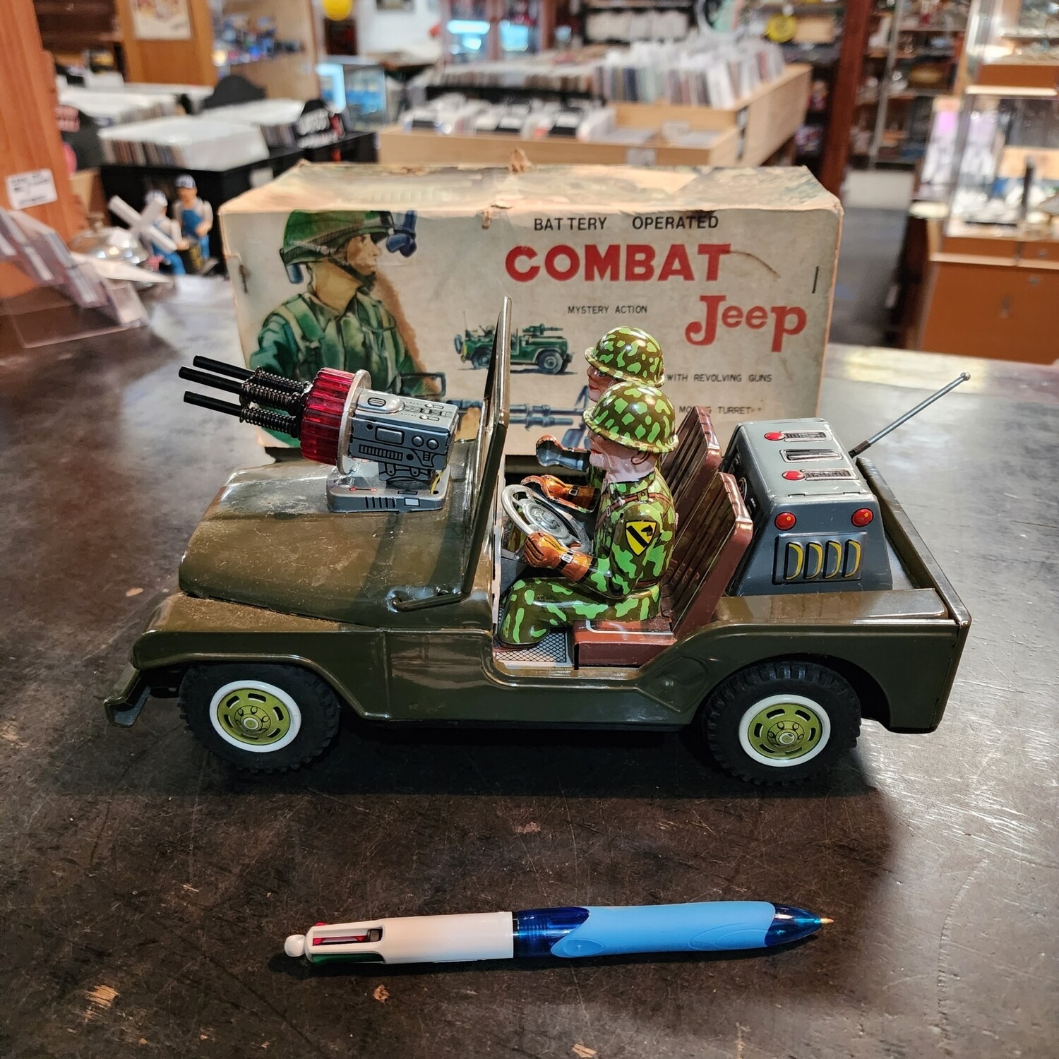 Combat jeep tin toy