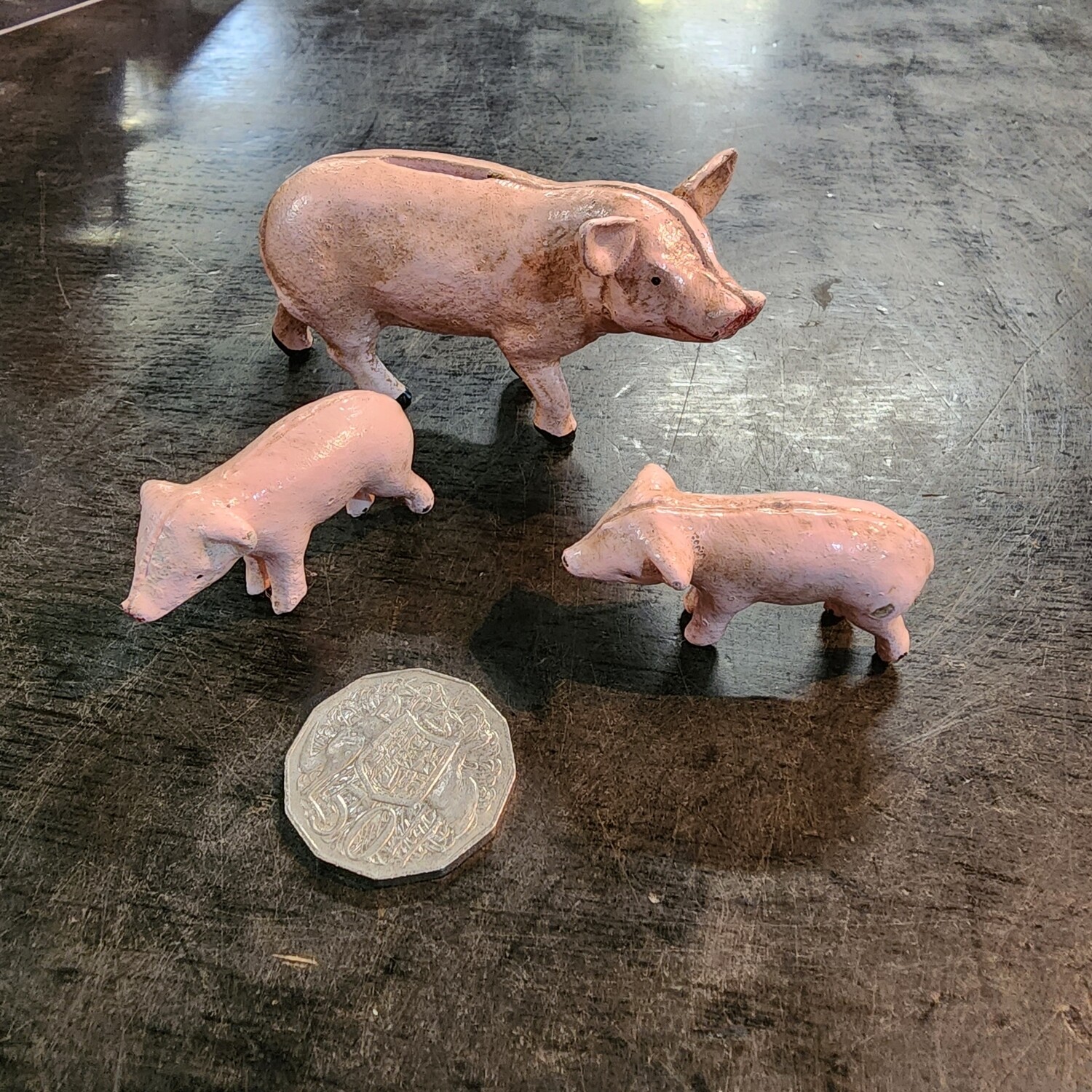 SET 3 CAST IRON PIGS