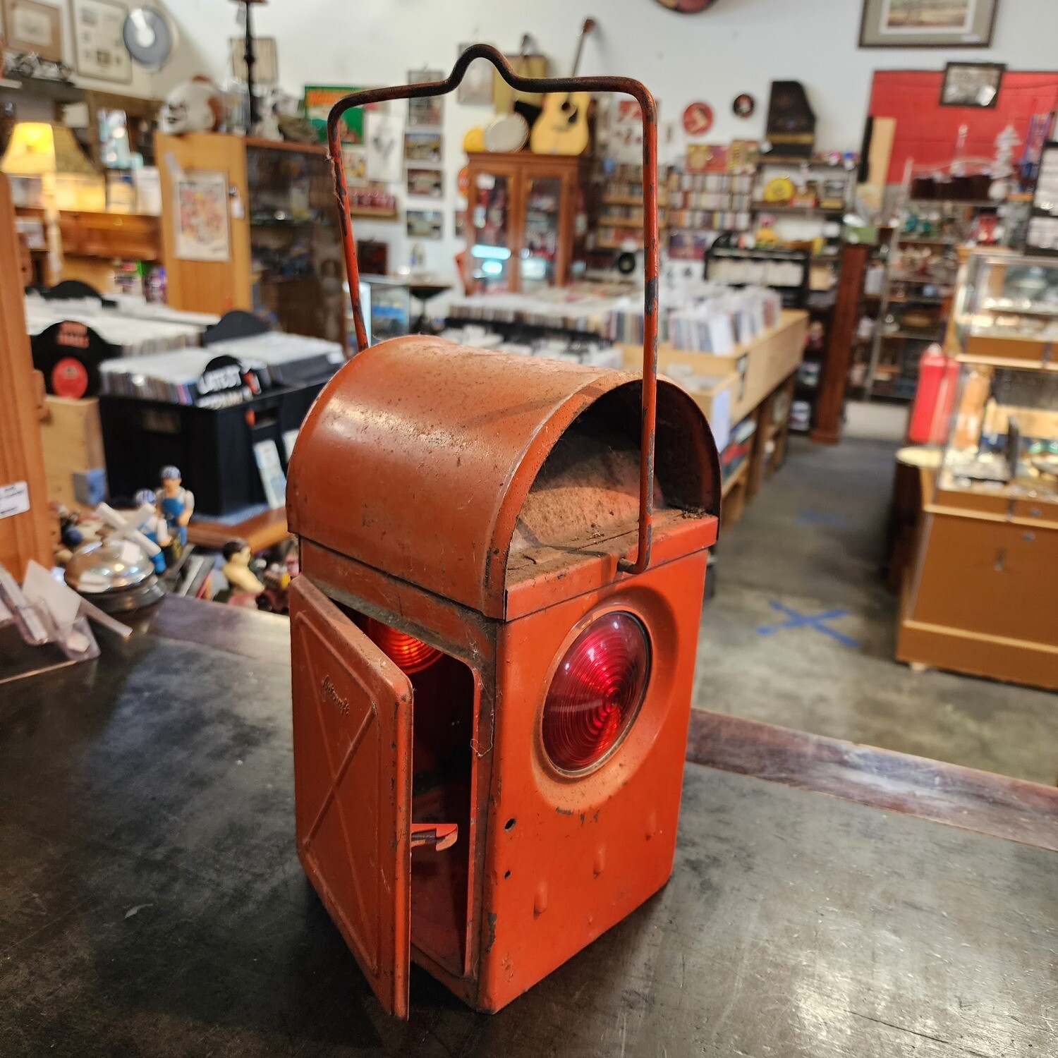 RED ARTCRAFT LANTERN