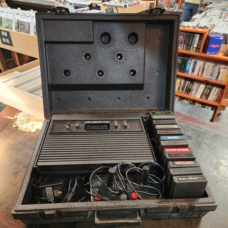 ATARI 2600 IN ORIGINAL CASE
