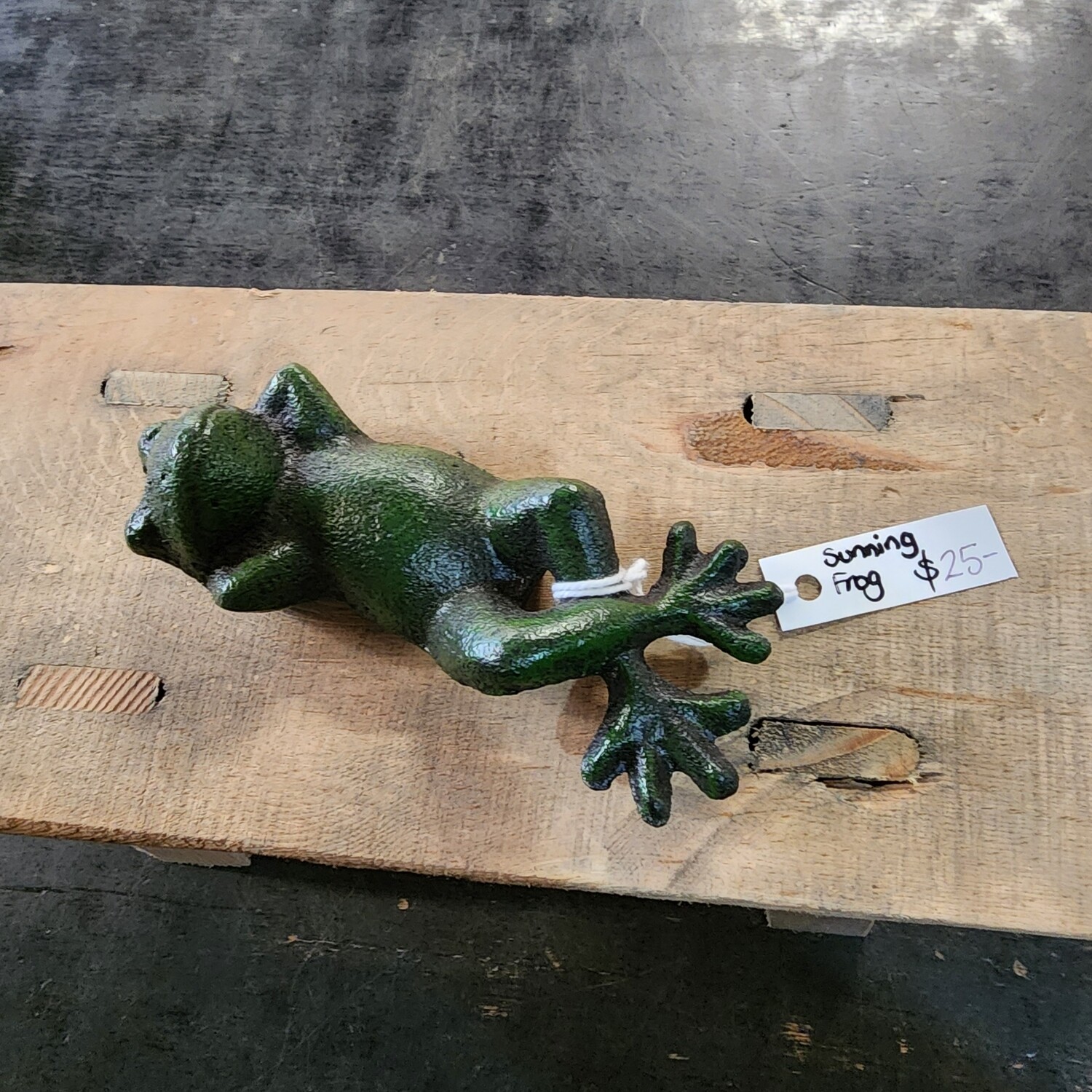 CAST IRON SUNNING FROG
