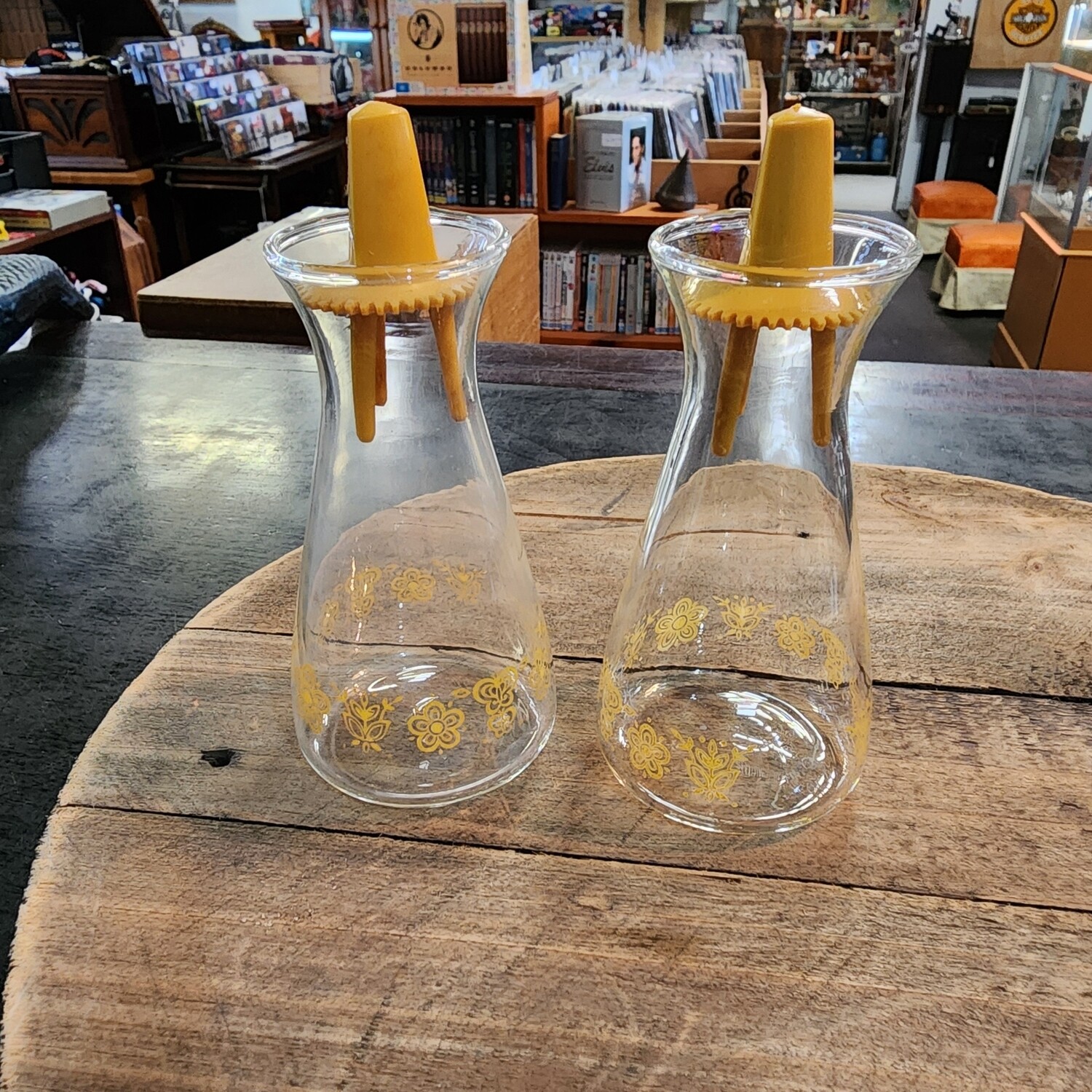 PYREX USA SALT & PEPPER SHAKERS PYREX USA SALT & PEPPER SHAKERS