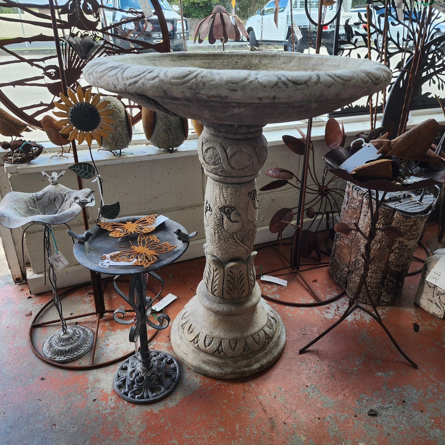 CONCRETE BIRD BATH TULIP DESIGN LARGE
