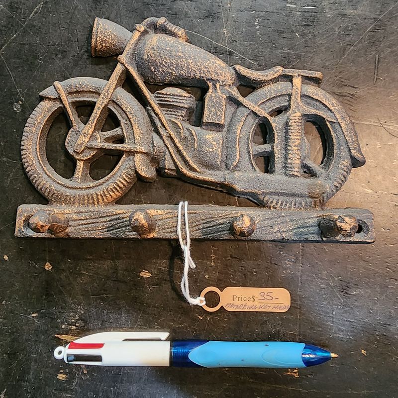 CAST IRON MOTORBIKE KEY HOLDER