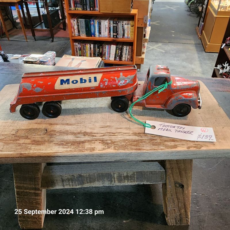 TOOTSIETOY MOBIL TANKER &  bags