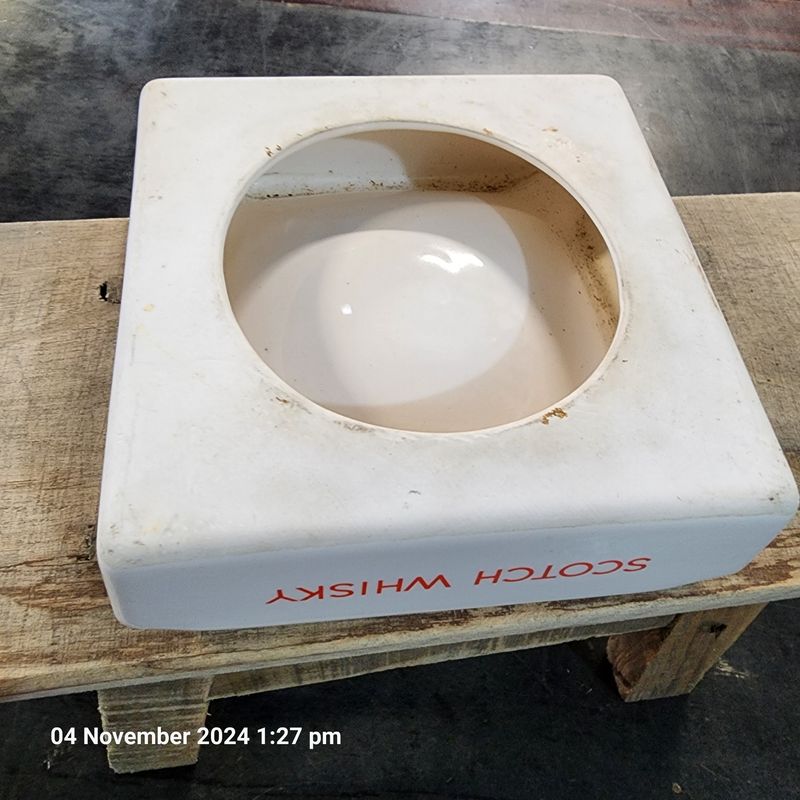 JOHNNIE WALKER CERAMIC ASH TRAY