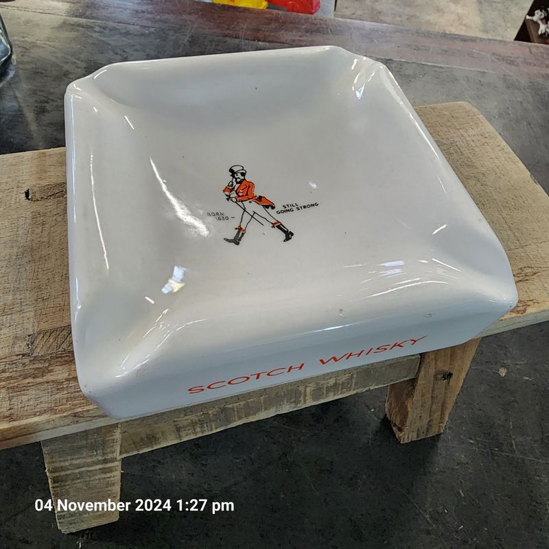 JOHNNIE WALKER CERAMIC ASH TRAY