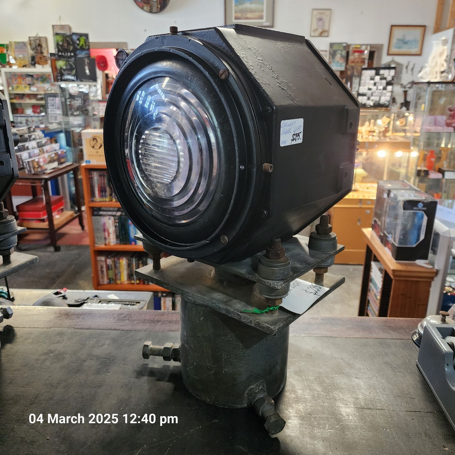 RAILWAY SIGNAL LIGHT