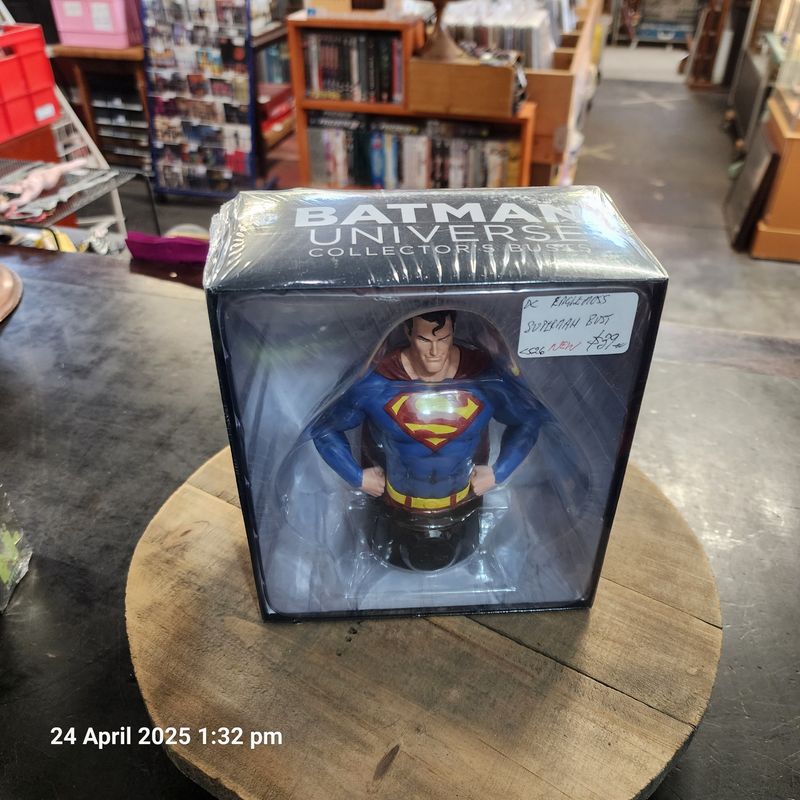 BATMAN UNIVERSE COLLECTOR'S BUST SUPERMAN