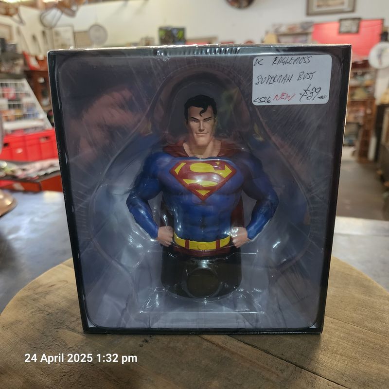 BATMAN UNIVERSE COLLECTOR'S BUST SUPERMAN