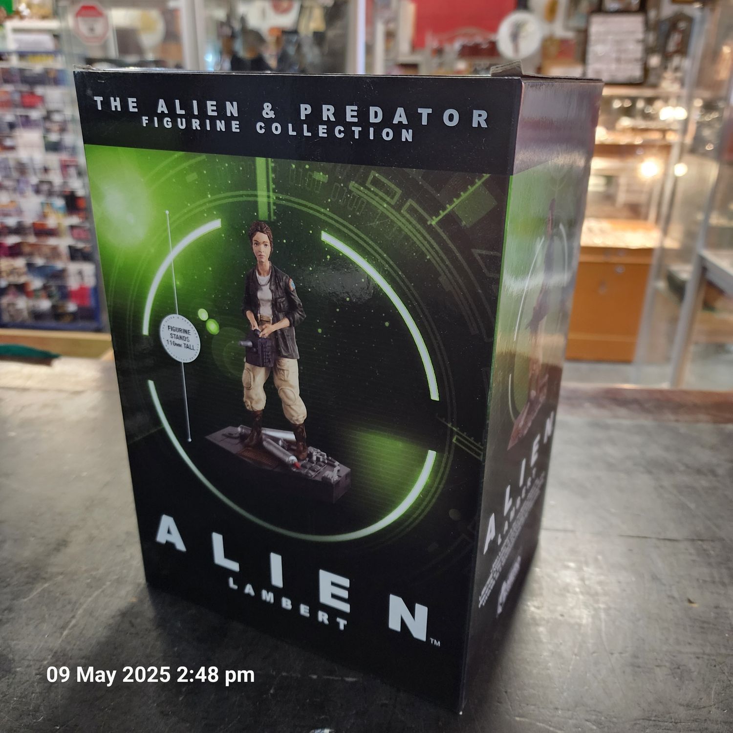 THE ALIEN & PREDATOR FIGURINE COLLECTION LAMBERT