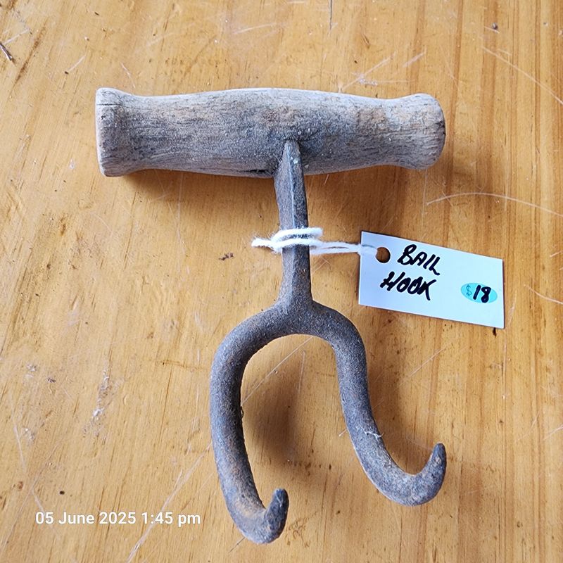 WOOL BAIL HOOK