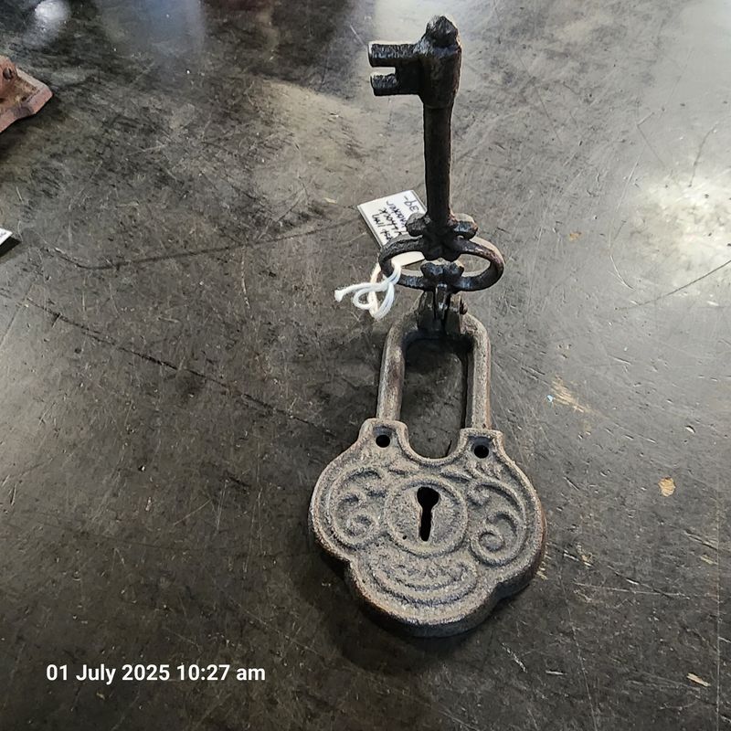 CAST IRON LOCK & KEY DOOR KNOCKER