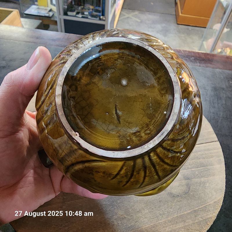 CERAMIC ONION POT WITH LID MADE IN ENGLAND