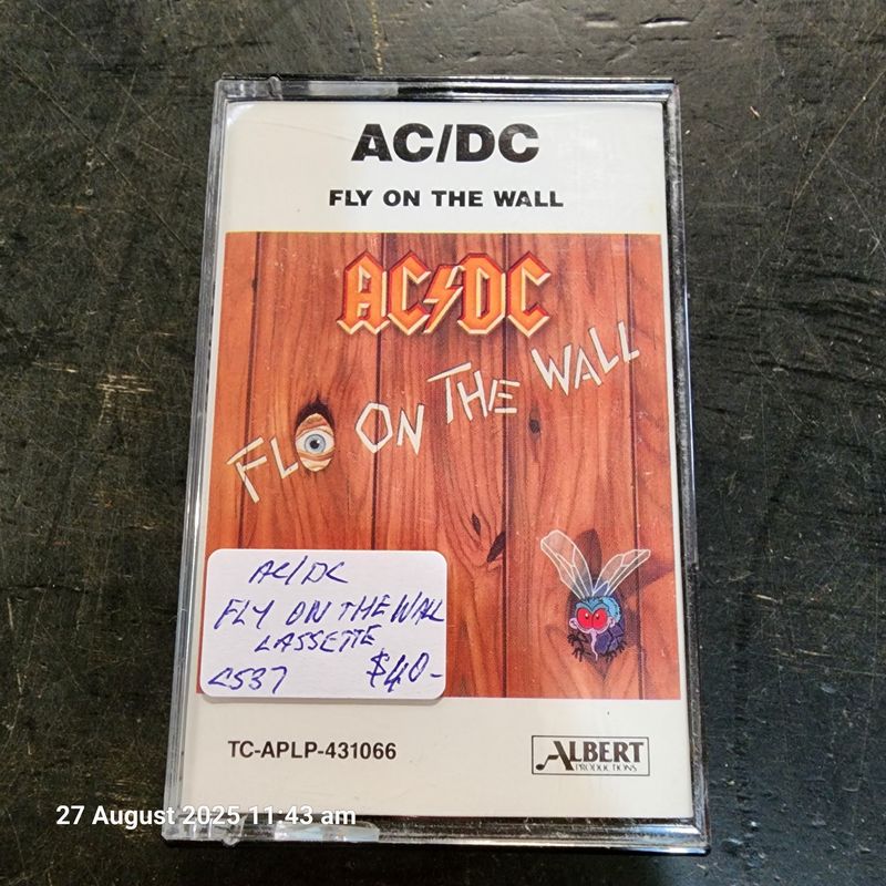 ACDC FLY ON THE WALL CASSETTE ACDC FLY ON THE WALL CASSETTE