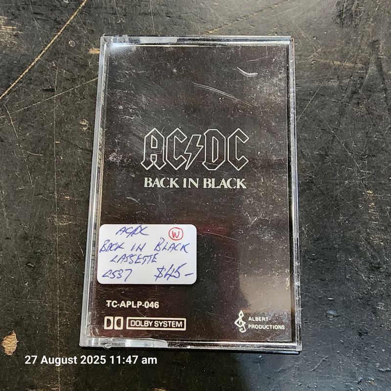 ACDC BACK IN BLACK CASSETTE ACDC BACK IN BLACK CASSETTE