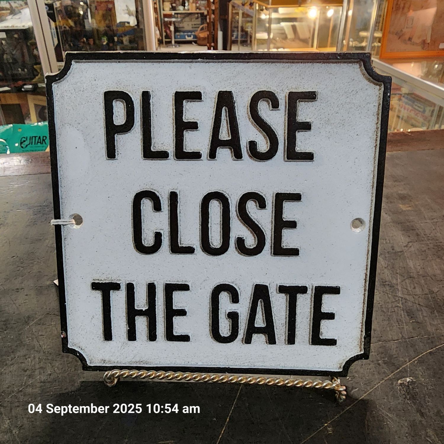 PLEASE CLOSE THE GATE CAST IRON SIGN